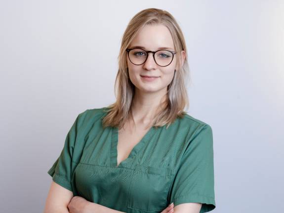 Portrait junge Zahnarzthelferin