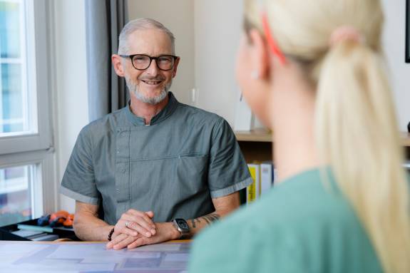 Doktor Ohmsen im Gespräch